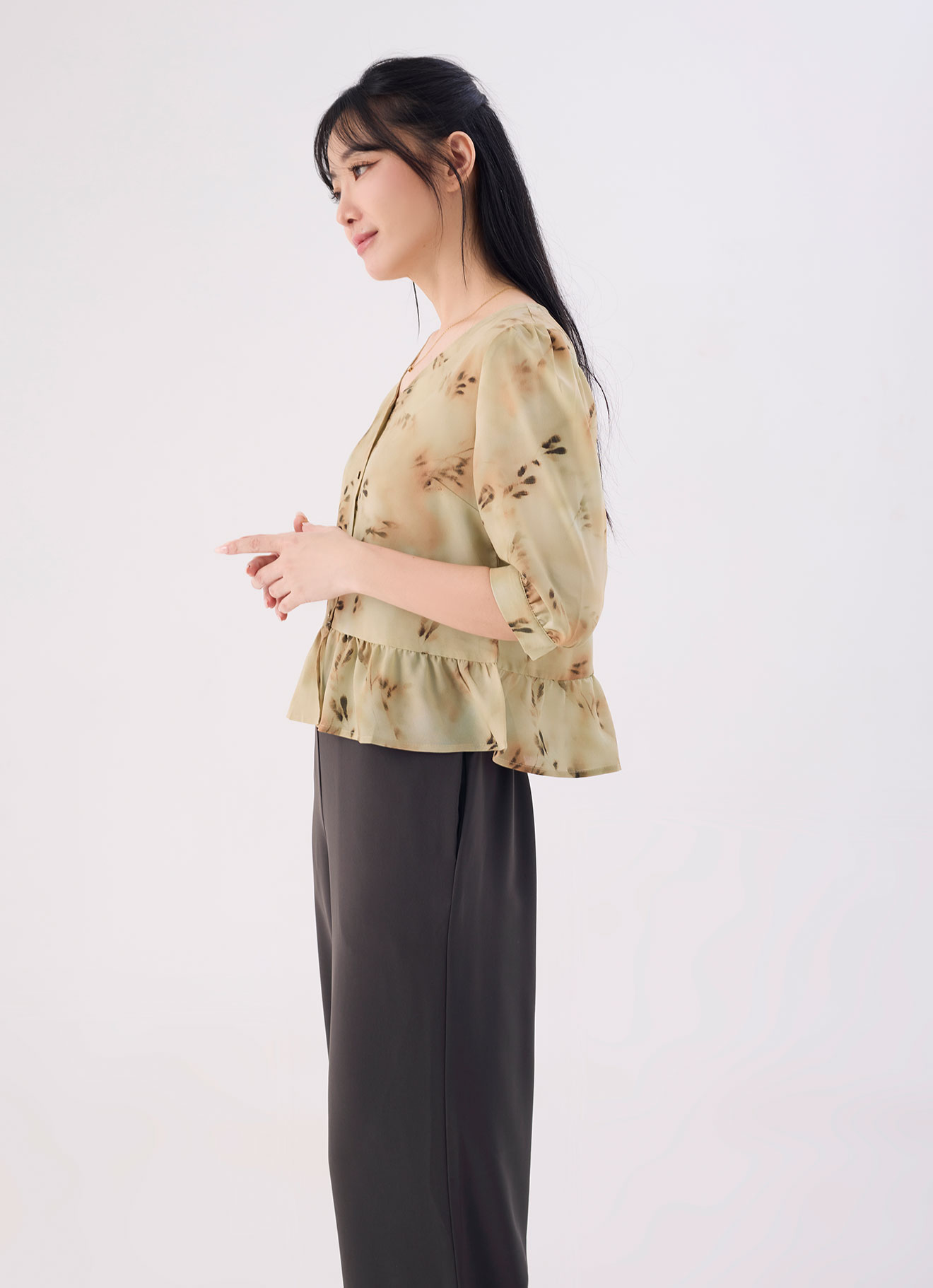 Banana-Crepe by V-Neck Blouse