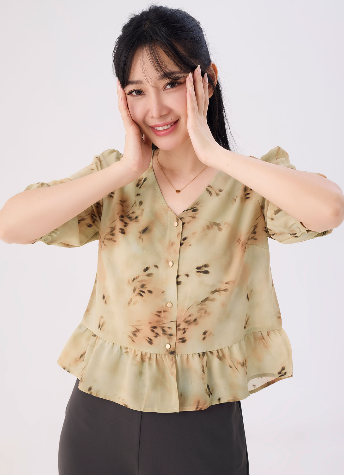 Banana-Crepe by V-Neck Blouse
