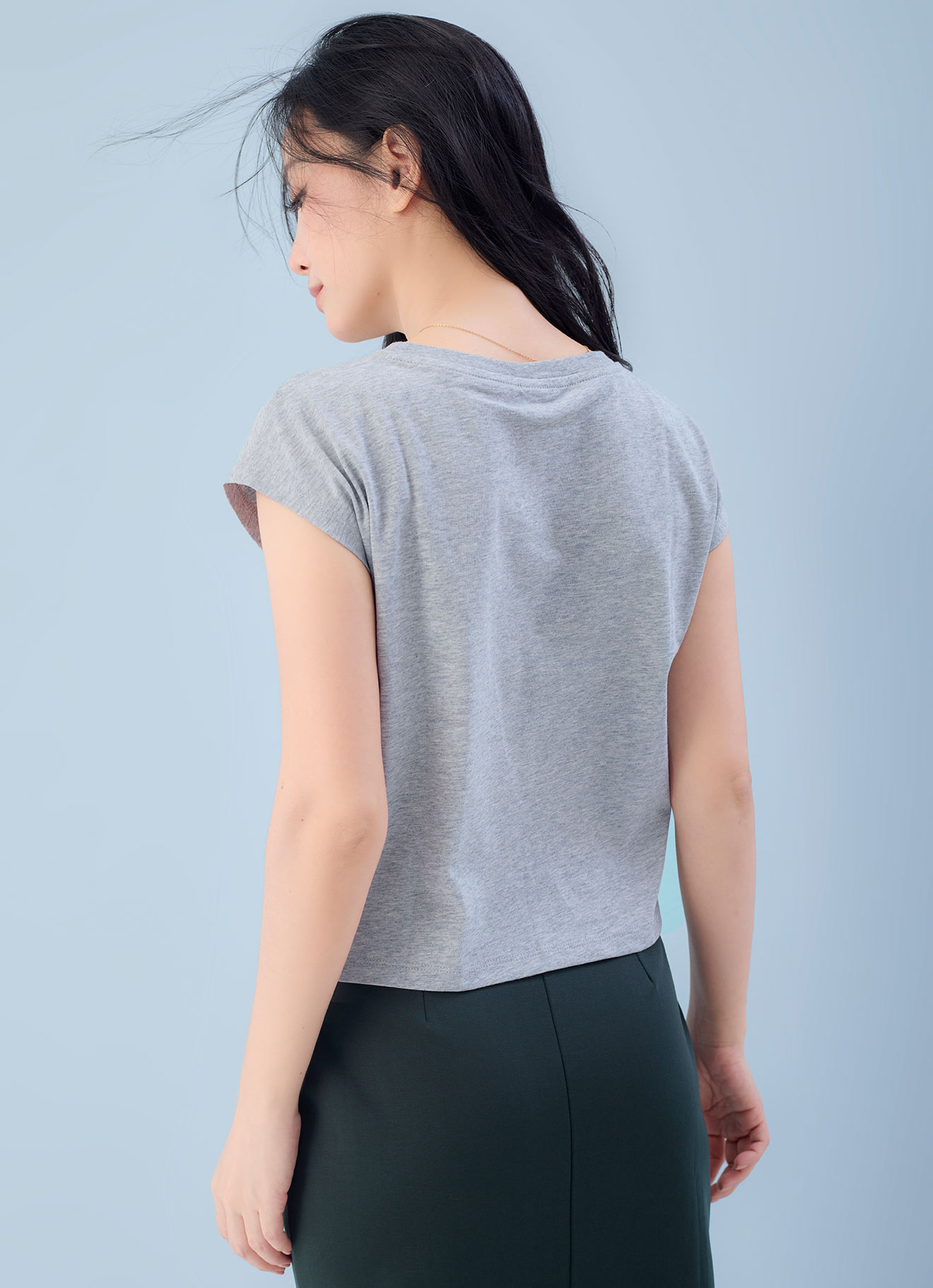 High-rise by Round-Neck Blouse