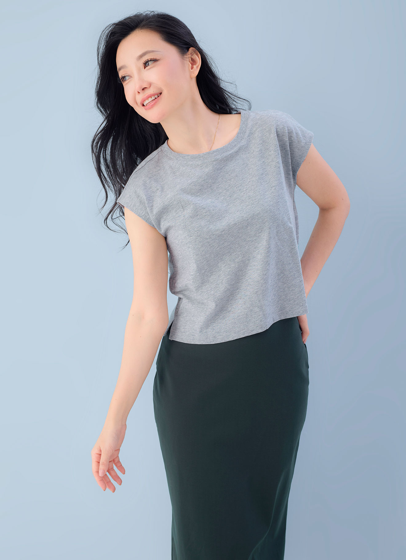 High-rise by Round-Neck Blouse