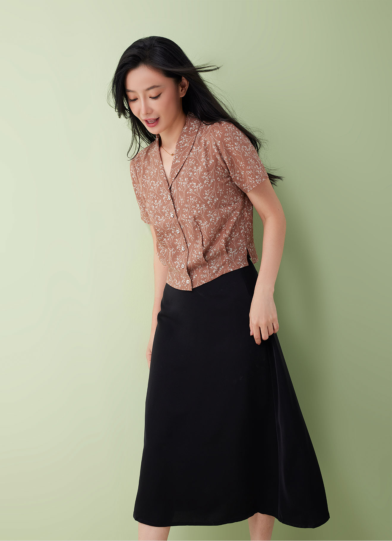 Mocha-Mousse by Printed Blouse