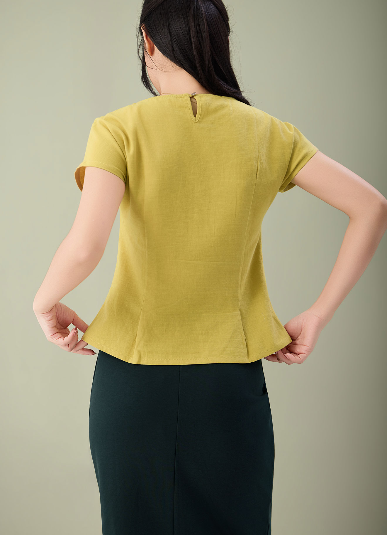 Oil-Yellow by Round-Neck Blouse