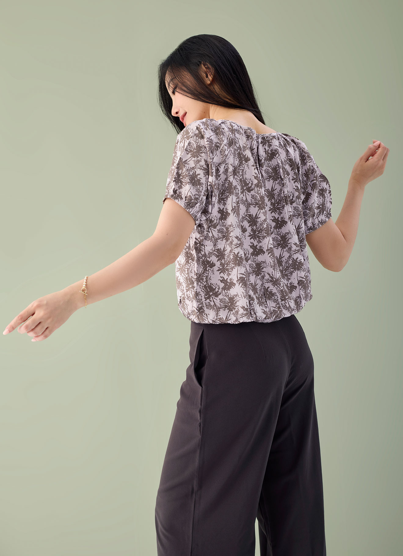 Pine-Bark  by Sleeve Blouse