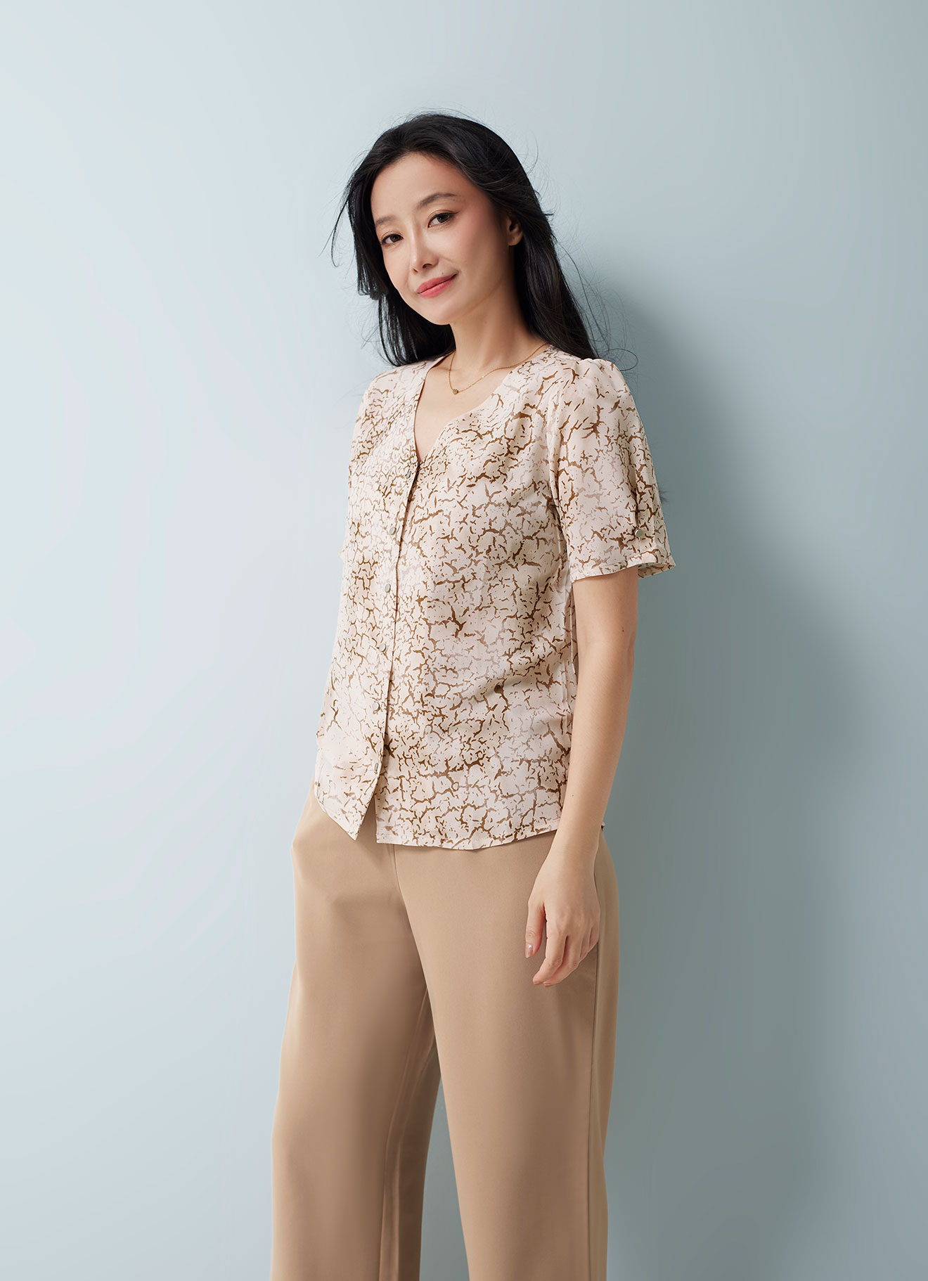 Rubber by V-Neck Blouse