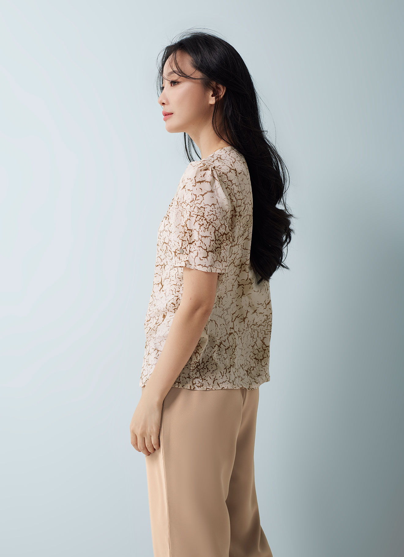 Rubber by V-Neck Blouse