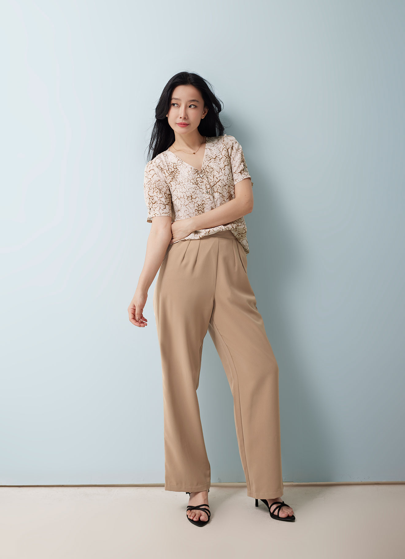 Rubber by V-Neck Blouse