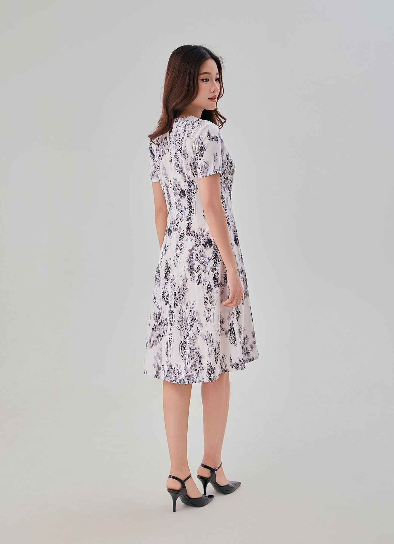 Sea-Fog by V-Neck Dress