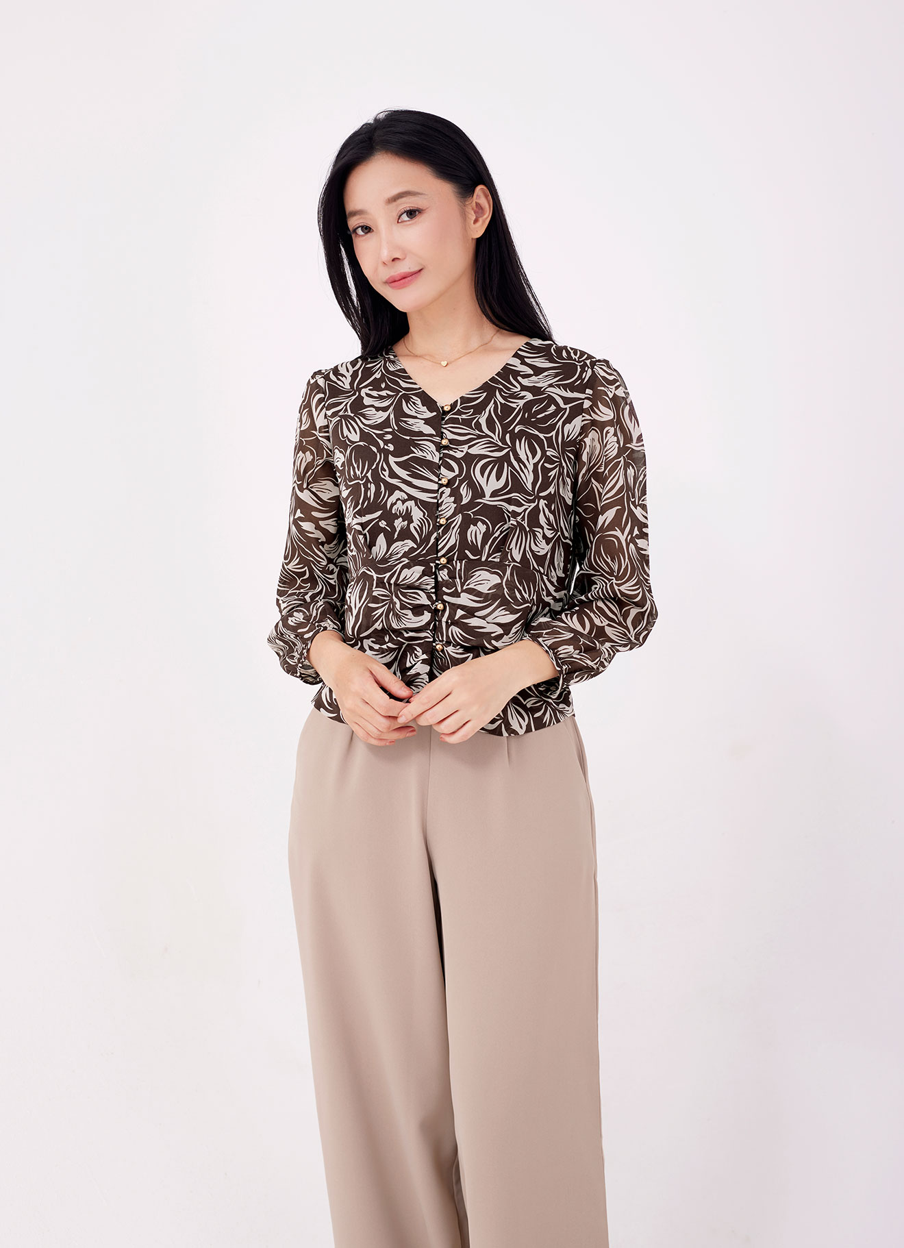 Shopping-Bag by V-Neck Blouse