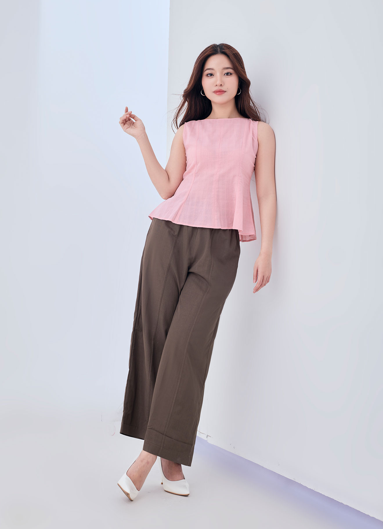 Strawberry-Cream by Sleeveless Blouse