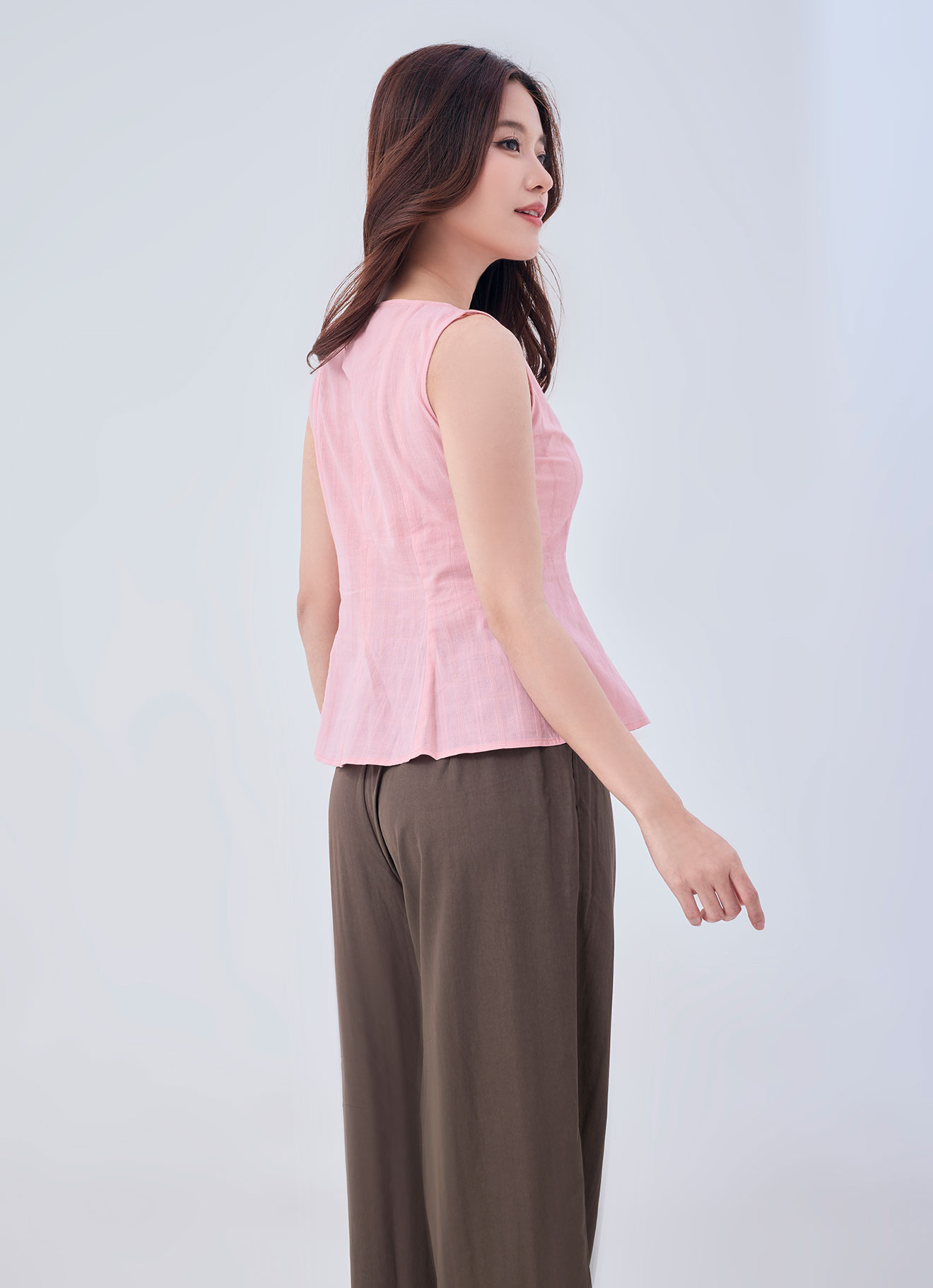 Strawberry-Cream by Sleeveless Blouse
