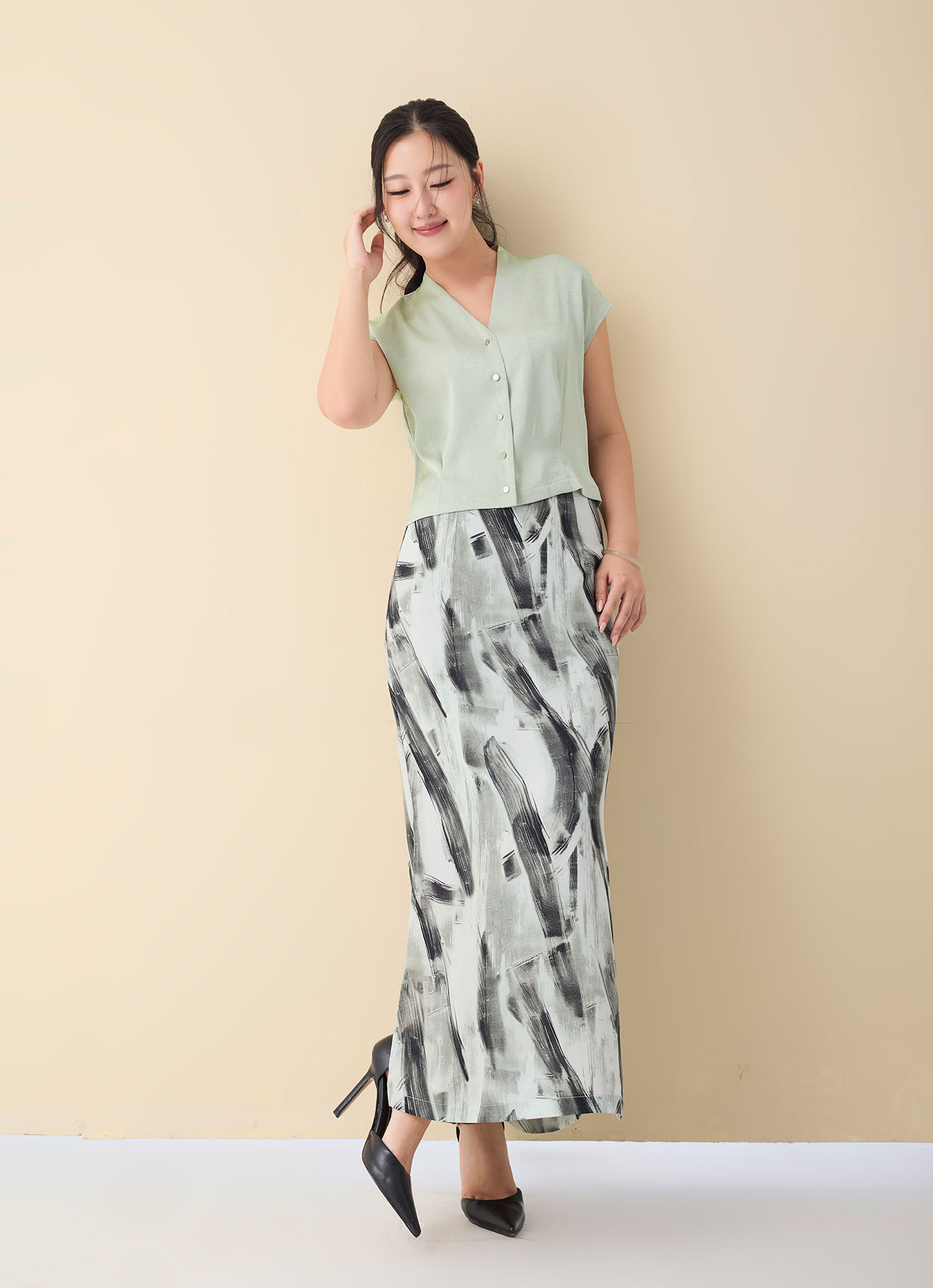Swamp by V-Neck Top
