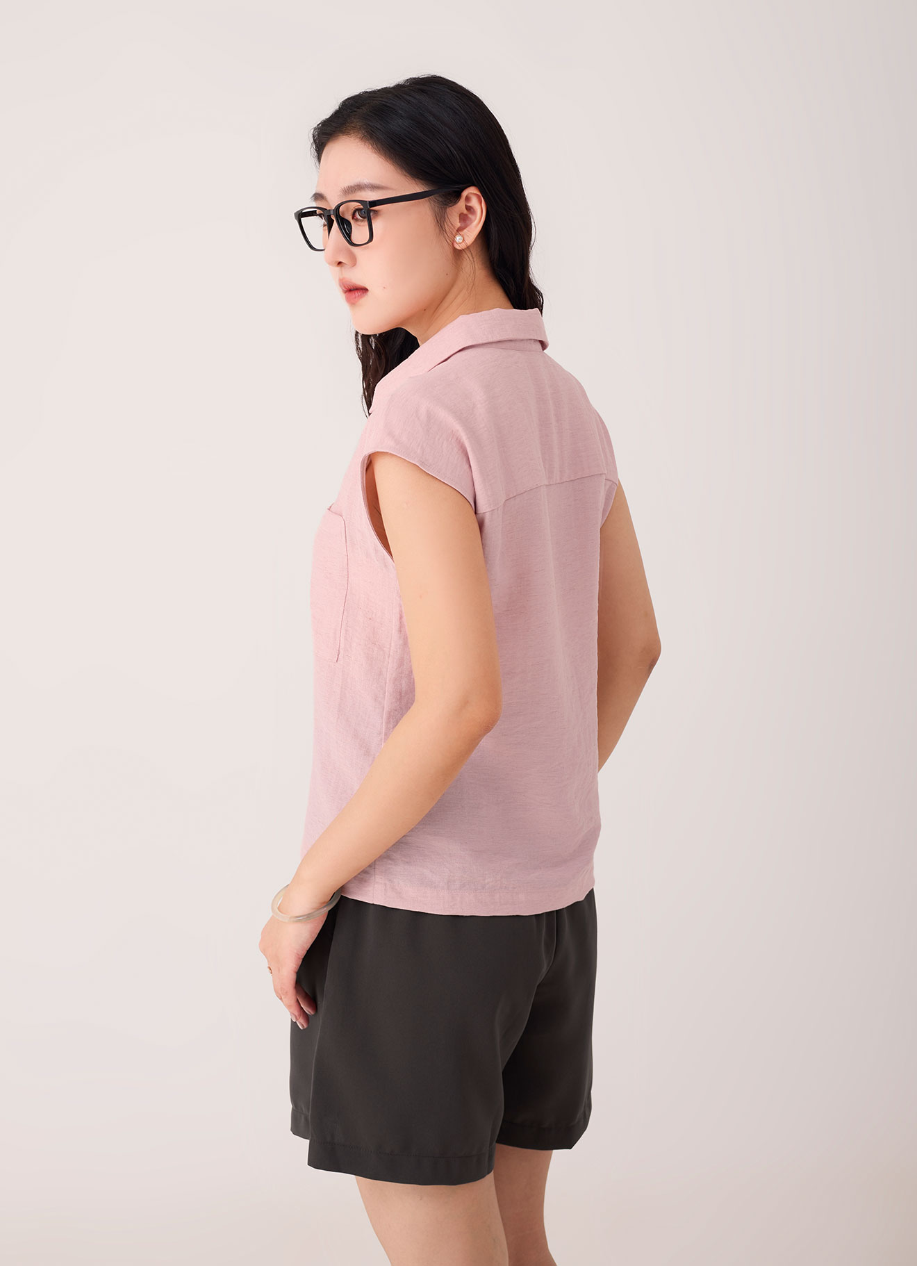 Veiled-Rose by Sleeveless Blouse